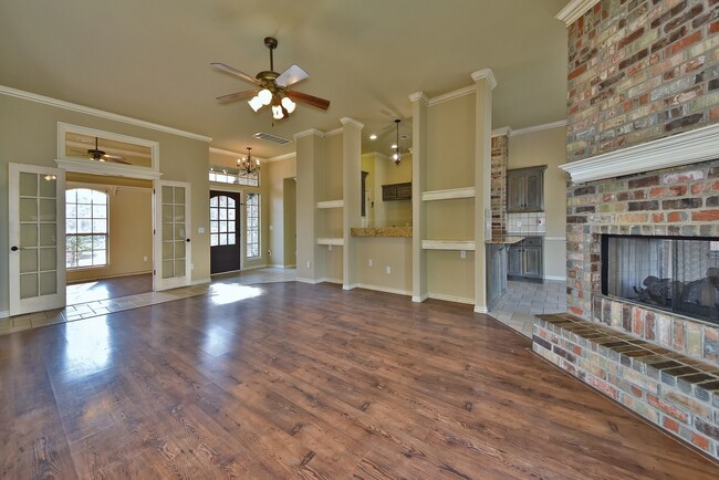 Building Photo - Amazing Home - 3 bed 2 bath - Edmond Schools