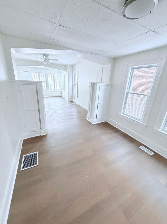 Building Photo - 3242-3242 Sycamore Rd