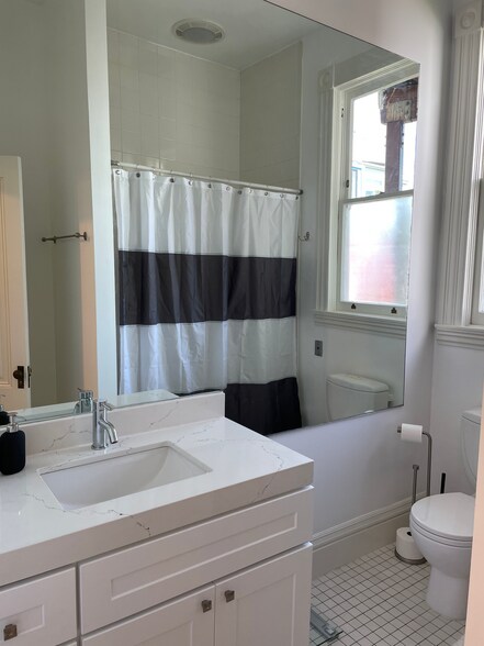 Building Photo - 421 Duboce Ave