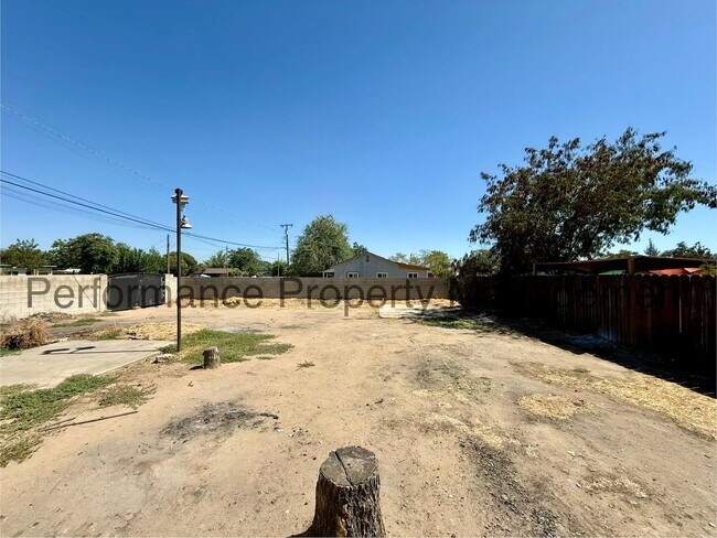 Building Photo - 3703 Eucalyptus Dr