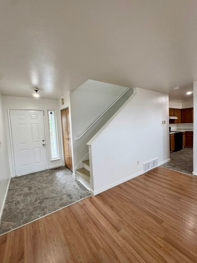 Building Photo - 9 76th St SE