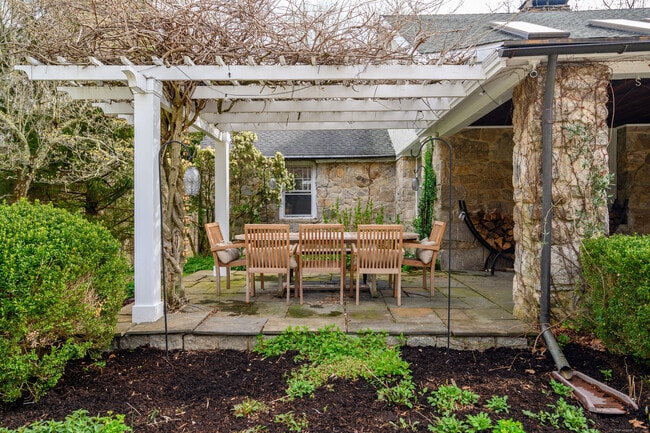 Building Photo - 58 Woodchuck Ln