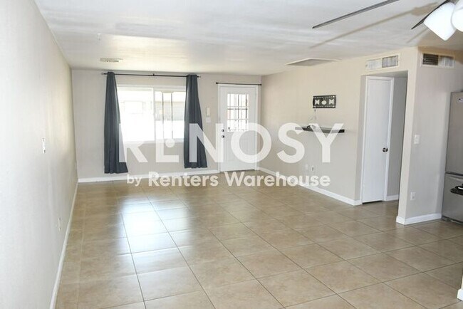 Building Photo - Updated 3 BD/2 BA/2 CG Home w/Pool Near Thunderbird & I-17 in Phoenix!