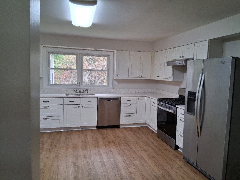 Primary Photo - 1550 Harding Ave