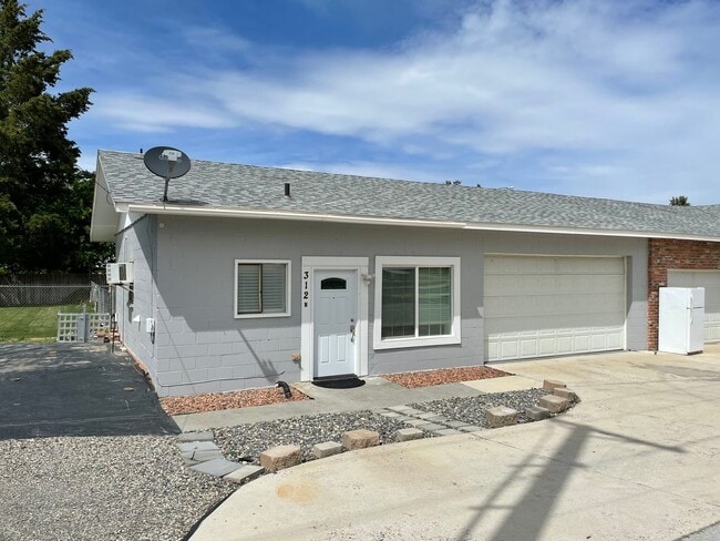 Building Photo - Updated 2 bedroom, large fenced back yard and WATER/SEWER INCLUDED IN RENT!