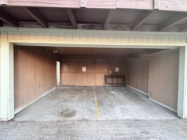 Building Photo - SECOND STORY CONDO WITH BILLS PAID