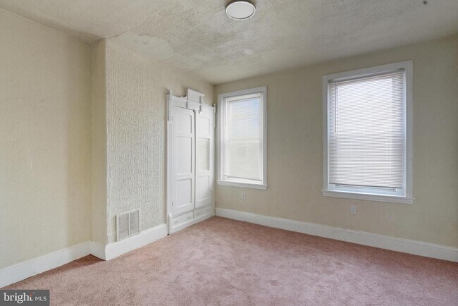 Building Photo - 2653 N Colorado St