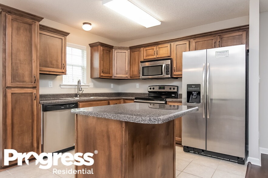 Building Photo - 9849 White Poplar Dr