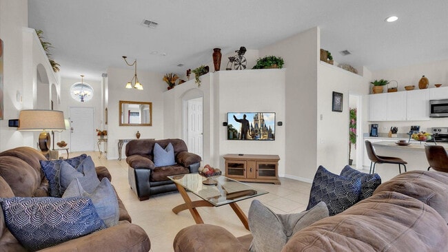 Building Photo - 8034 King Palm Cir
