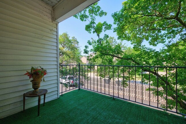Building Photo - 26070 N Lake Dr