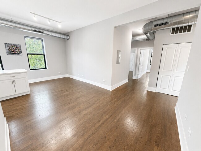Building Photo - 1044 W 18th St