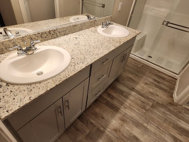 Building Photo - 3 bedroom/ 2 bath condo in gated community
