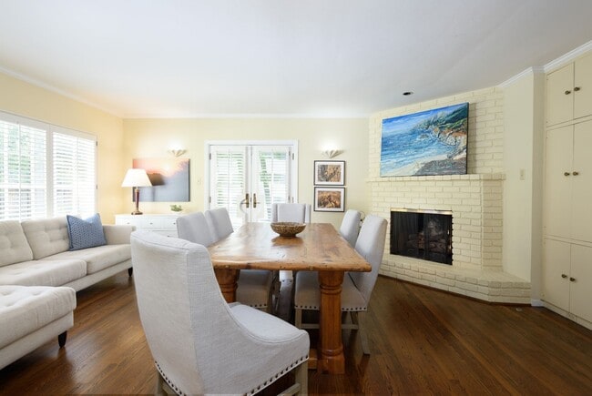 Building Photo - Classic Colonial home in the heart of pres...