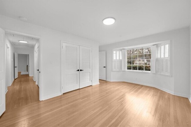 Building Photo - 4890 High Point Rd NE