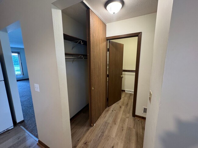Building Photo - 3 bedroom Perrysburg townhouse in Rossford...