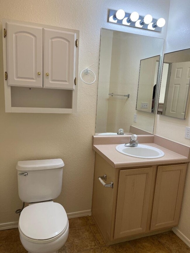 Building Photo - 2423 S Cybil Ave