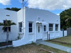 Building Photo - 479 NE 129th St