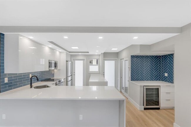 Building Photo - 750 N Ocean Blvd