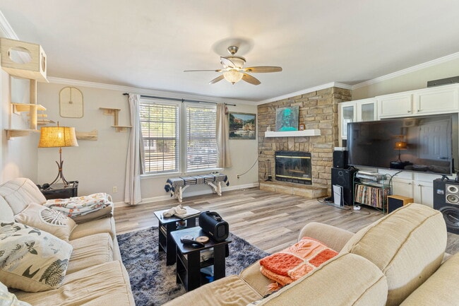 Building Photo - 214 Shipman's Pike