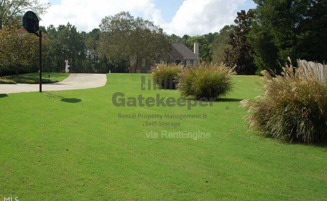 Building Photo - 115 Hidden Lake Dr