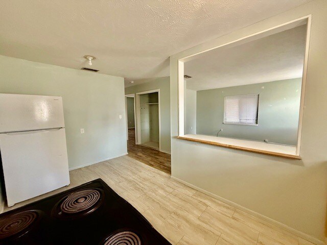 Building Photo - 240 E Howry Ave