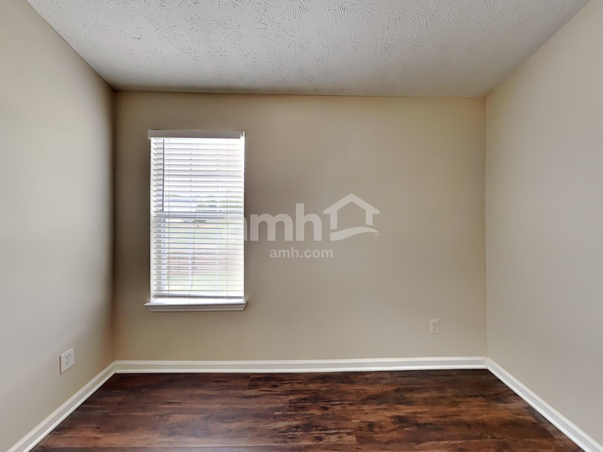Building Photo - 602 Thrasher Ct