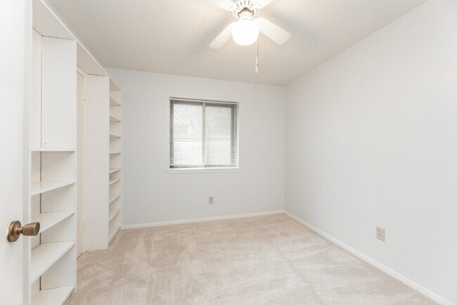Building Photo - 6818 Brockington Dr