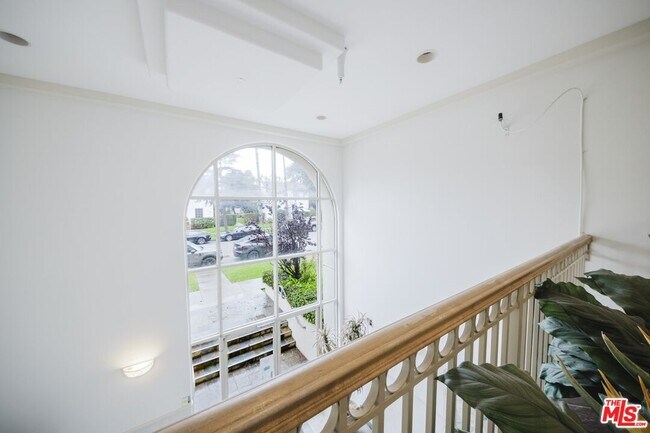 Building Photo - 937 12th St