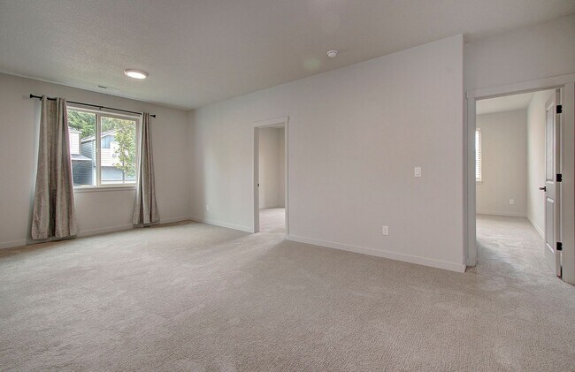 Building Photo - 3bd 2.5ba Daylight Ranch Home on Corner Lot