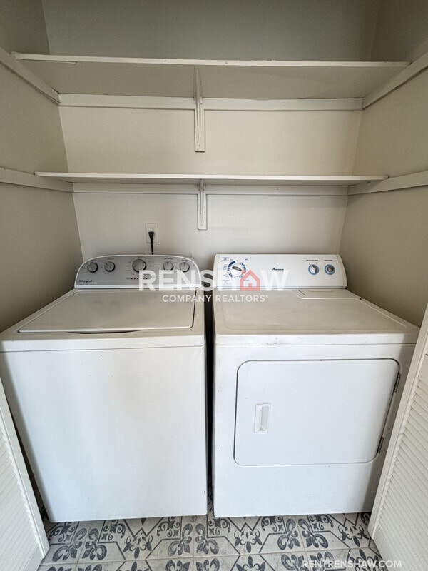 Building Photo - 2512 Courtney Dr