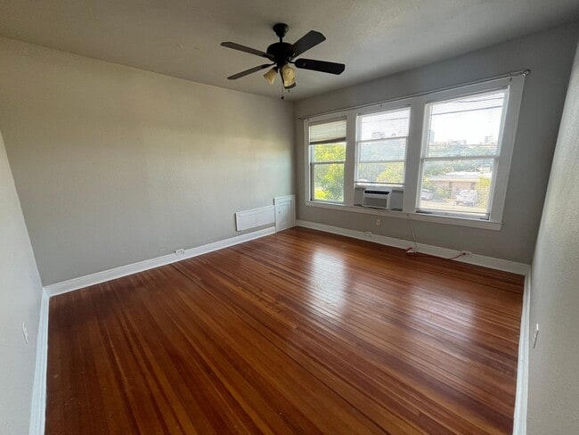 Building Photo - 2826 San Gabriel St