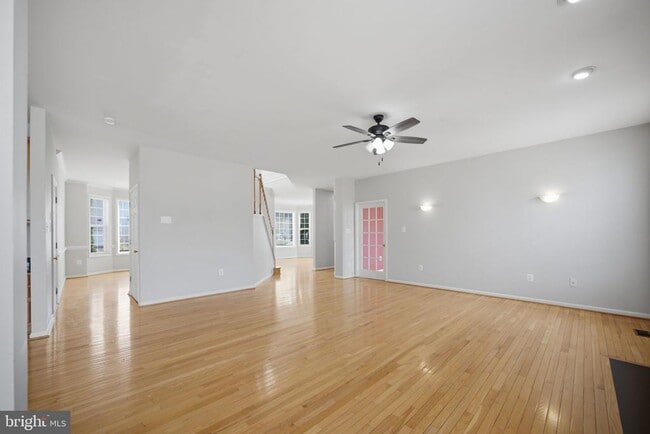 Building Photo - 20 Pinehurst Ln