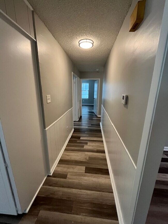 Building Photo - 16 Eastwood Dr