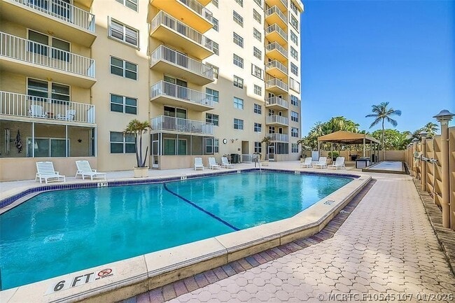 Building Photo - 1401 S Ocean Dr