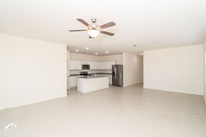 Building Photo - 35578 W San Capistrano Ave