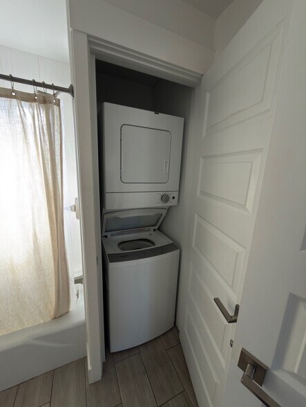 Building Photo - 7143 S 2700 W