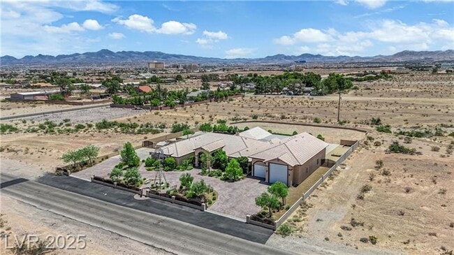 Building Photo - 1.2 Acres with Indoor & Outdoor RV Parking!!!!