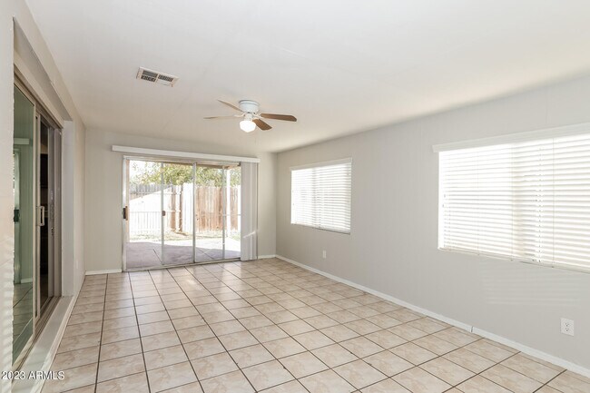 Building Photo - 7719 W Clayton Dr