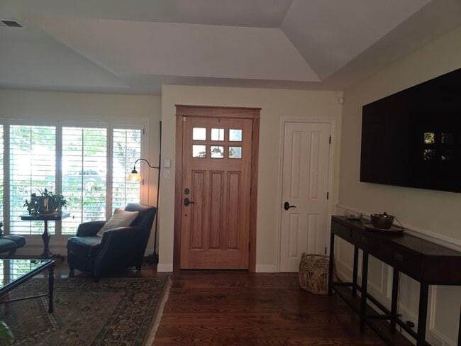 Building Photo - 2264 Grahn Dr