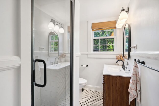 Building Photo - 3bd/2ba Two-Story Home in Durham Only 1 Mile from Downtown!