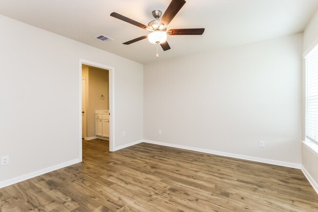 Building Photo - 400 Mustang Trot Dr