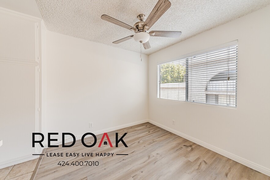 Building Photo - 10741 Moorpark St