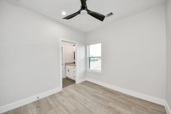 Building Photo - 8306 Comal St