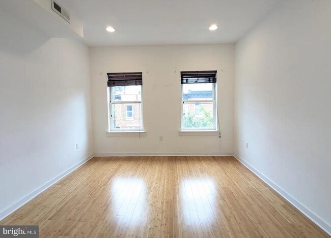 Building Photo - 3014 W Stiles St