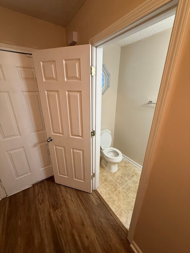 Building Photo - 460 Parkway Rd