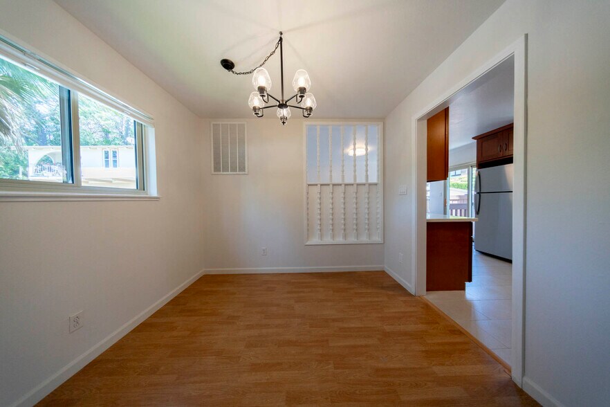 Building Photo - 2022 Ascot Dr