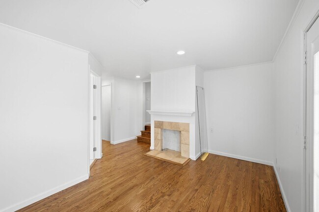 Building Photo - 1567 E 22nd St