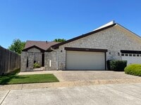 Building Photo - 1801 Woodstone Dr