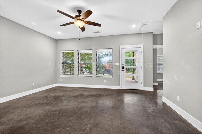 Building Photo - 211 W Murray St