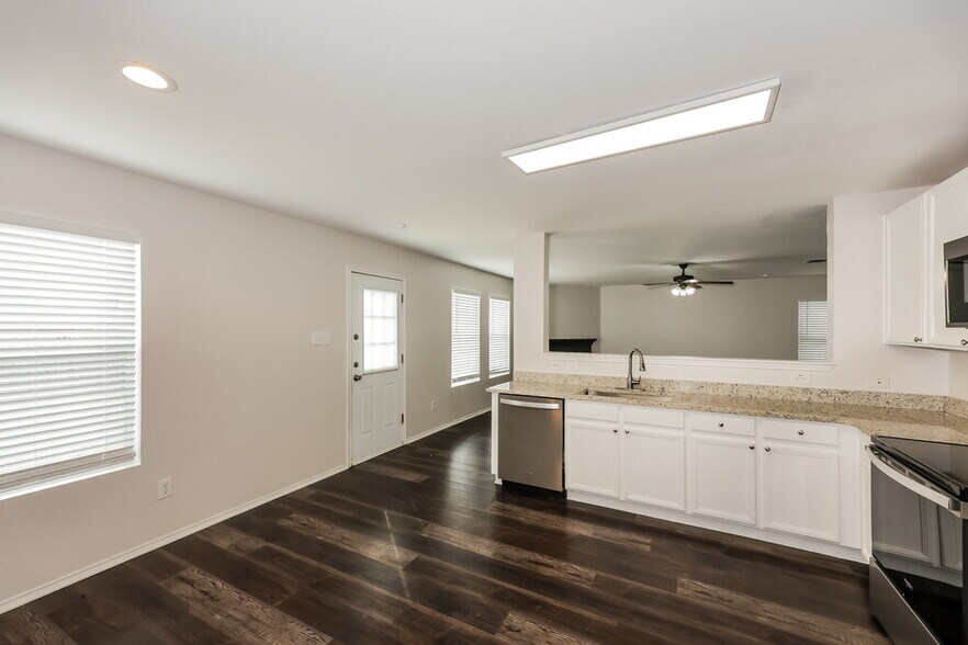 Building Photo - 1205 Saltgrass Dr